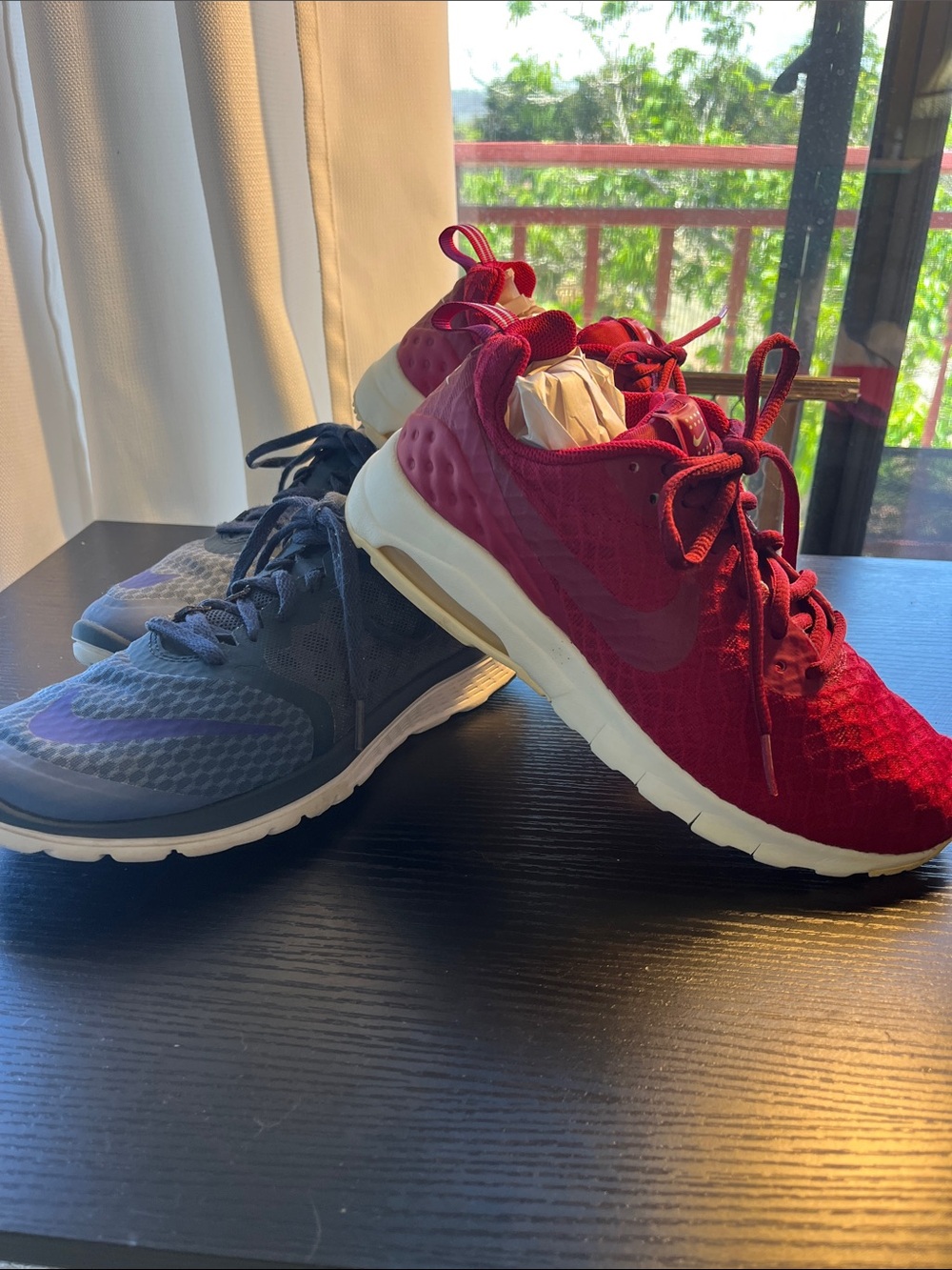 🌹Two for One! Nike women’s  Red and Blue Lightweight Training Sneakers